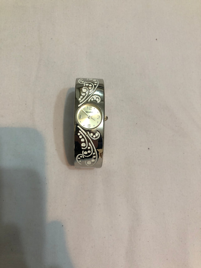 Henley Ladies Bracelet Wristwatch.