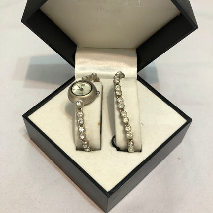 ANUCCI Ladies Wristwatch & Bracelet Set.