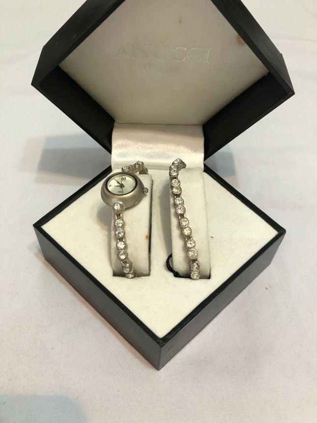 ANUCCI Ladies Wristwatch & Bracelet Set.