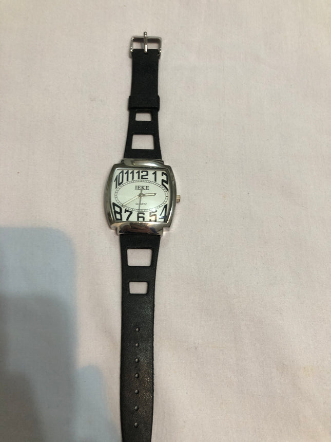 IEKE Ladies Fashion Wristwatch.