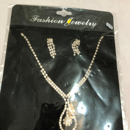 Modern Ladies Necklace & Earrings Set.