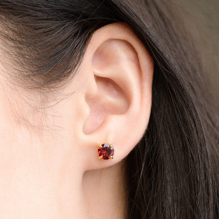 Garnet Round Stud Earrings 6 mm in 18k Gold Vermeil