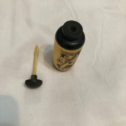 Erotic Oriental Snuff Bottle.