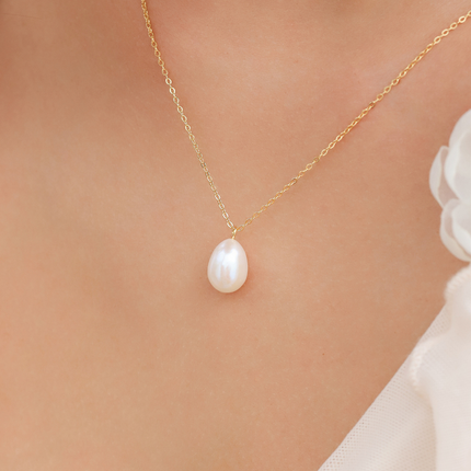 Large Pearl Pendant Necklace in 18k Gold Vermeil
