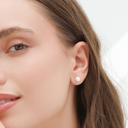 Pearl Stud Earrings in Gold