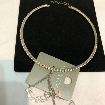 Modern Ladies Necklace & Earrings Set.