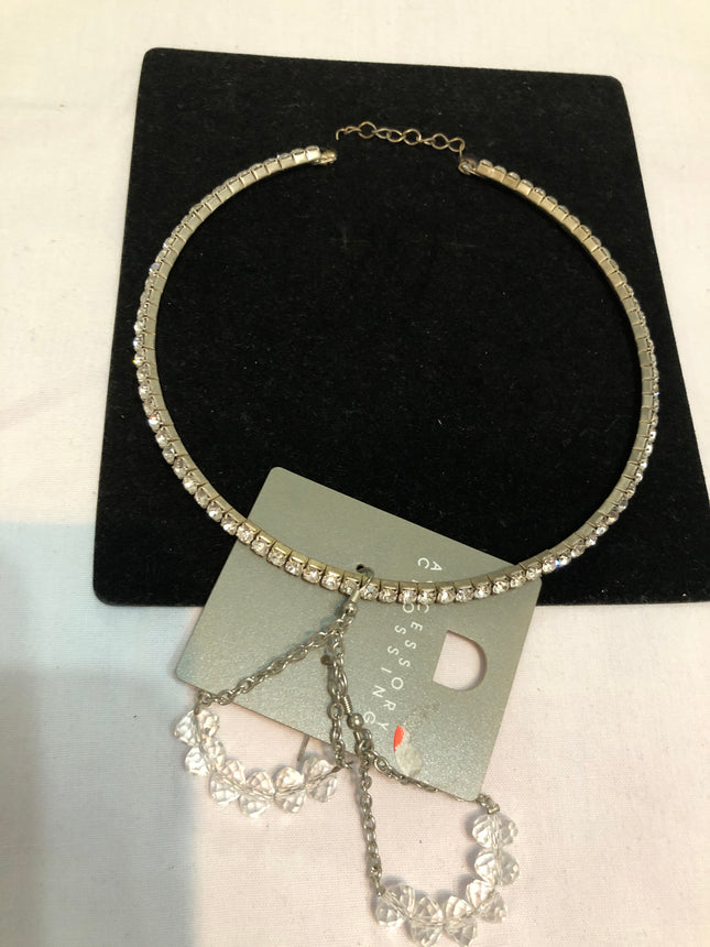 Modern Ladies Necklace & Earrings Set.