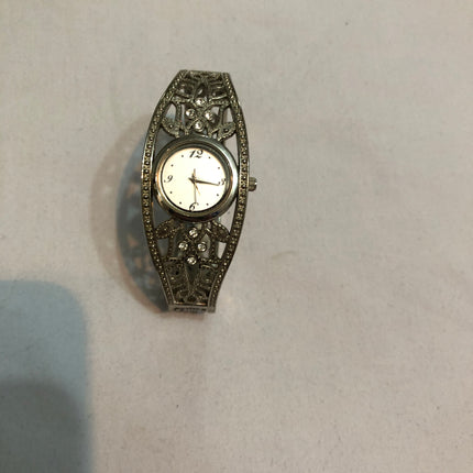 Lovely Unbranded Ladies Bracelet Wristwatch.