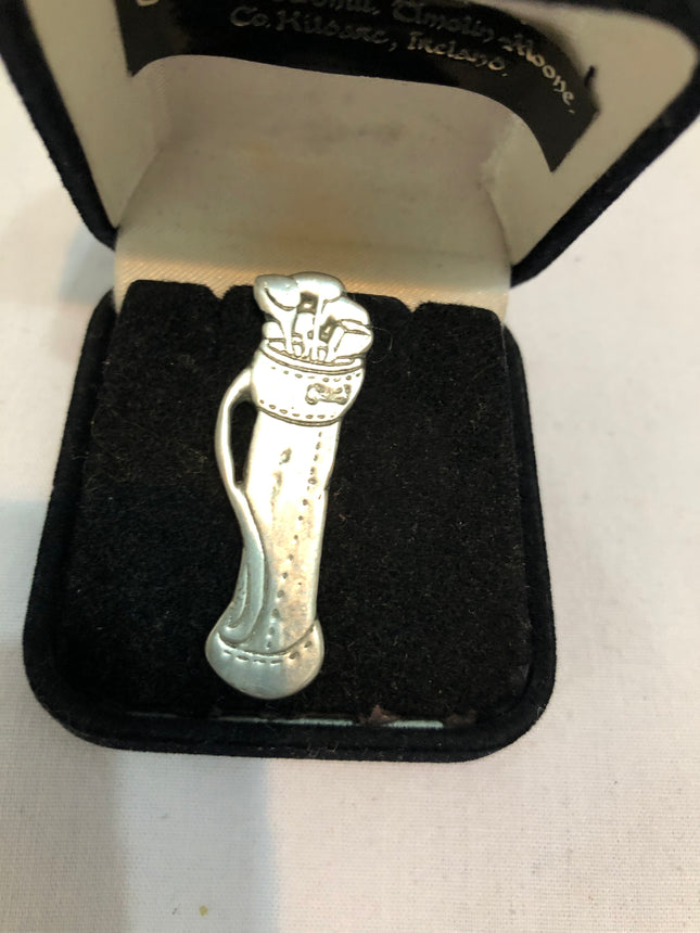 Gents Tie Pin/Lapel Badge Depicting A Set Of Golf Clubs.