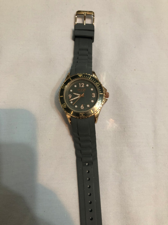 Hoozie Ladies Fashion Wristwatch.