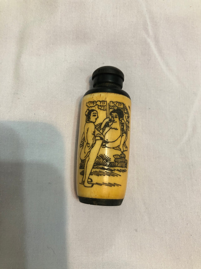 Erotic Oriental Snuff Bottle.