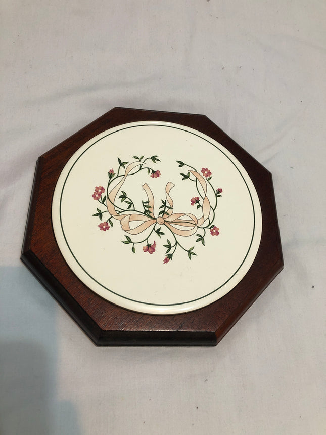 Eternal Beau Tea Pot Stand.