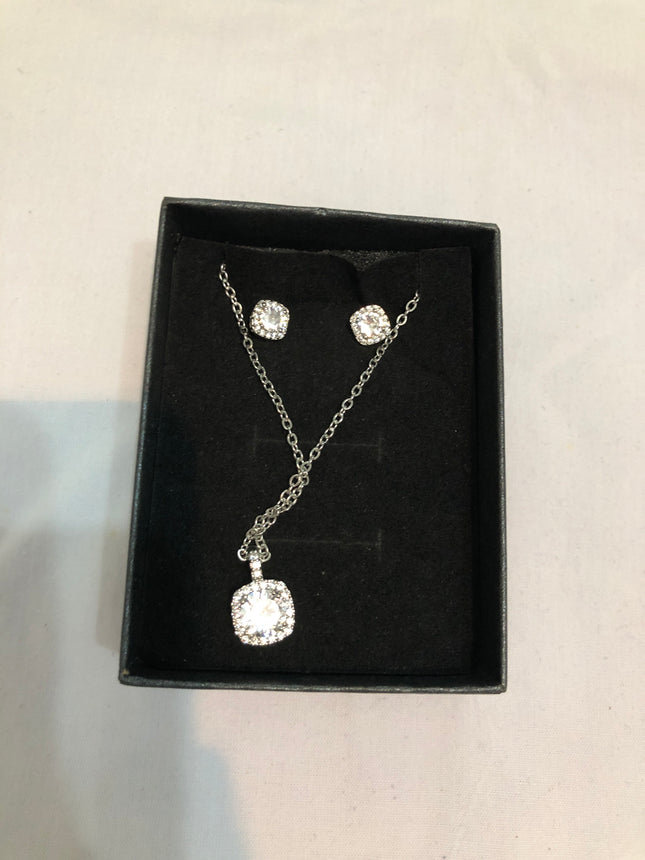 Ladies Modern Sparkly Necklace & Earrings Set.