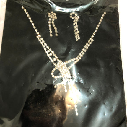 Modern Ladies Necklace & Earrings Set.