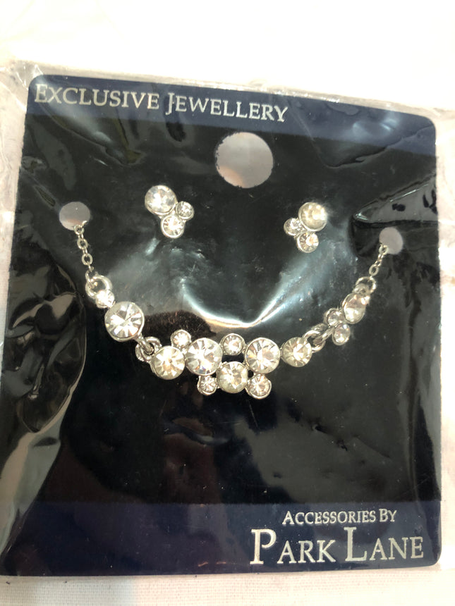 Ladies Park Lane Necklace & Earrings Set.