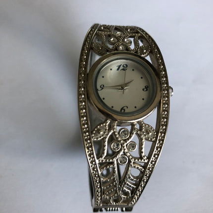 Avon Bracelet Wristwatch.