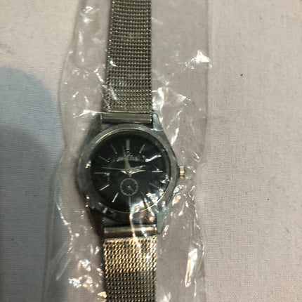 Omujia Brand New Ladies Wristwatch.