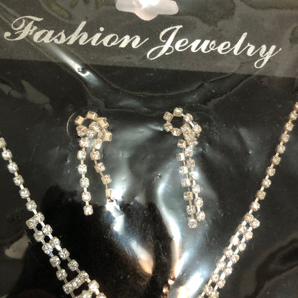 Modern Ladies Necklace & Earrings Set.