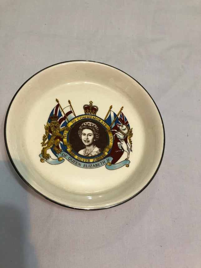 Queen Elizabeth Silver Jubilee Commemorative Dish.