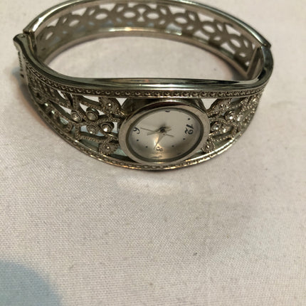 Lovely Unbranded Ladies Bracelet Wristwatch.