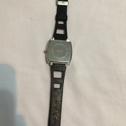 IEKE Ladies Fashion Wristwatch.