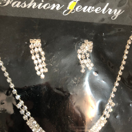 Modern Ladies Necklace & Earrings Set.