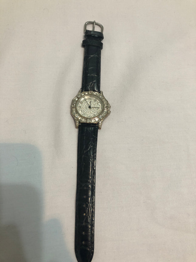 Van Peterson Ladies Fashion Wristwatch.