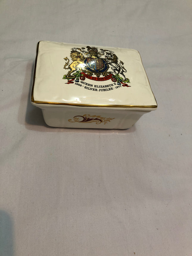 Royal Worcester Queen Elizabeth Silver Jubilee Commemorative Trinket Pot.