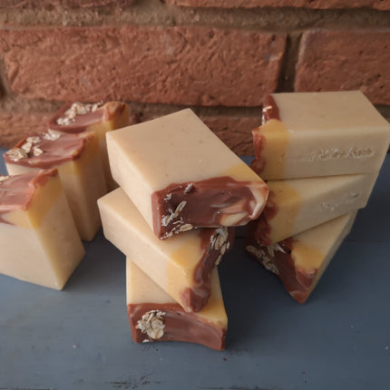 Aloe Vera, Oatmeal & Coconut Milk Soap
90g | Unscented | Vegan